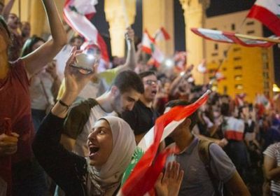 كاتب سعودي يكشف أهم مكسب من الانتفاضة في لبنان والعراق