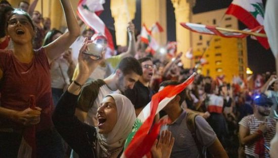كاتب سعودي يكشف أهم مكسب من الانتفاضة في لبنان والعراق