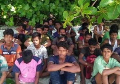 خفر السواحل في بنجلادش ينقذ 122 لاجئا من الروهينجا المسلمين