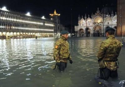 سلطات فينيسيا الإيطالية تغلق ميدان سان مارك بسبب الفيضانات
