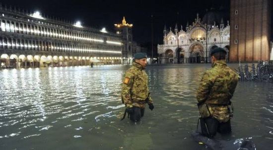 سلطات فينيسيا الإيطالية تغلق ميدان سان مارك بسبب الفيضانات