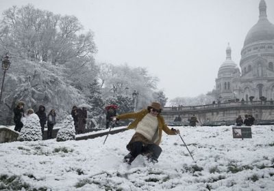 سقوط الثلوج تسبب في انقطاع الكهرباء عن 300 ألف منزل بفرنسا