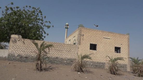 مساجد ومساكن تحت آلة القصف الحوثي في التحيتا (فيديو) 