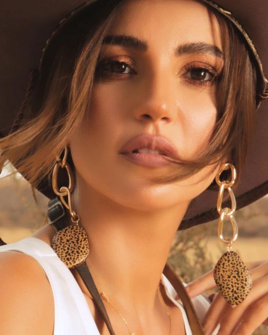 درة وسط الصحراء في جلسة تصوير جديدة (صور)