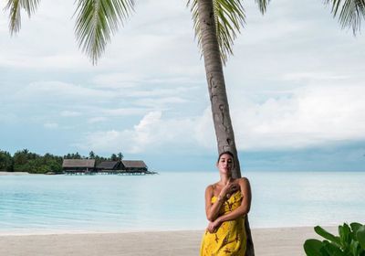 ياسمين صبري تشارك جمهورها صور إجازتها في المالديف