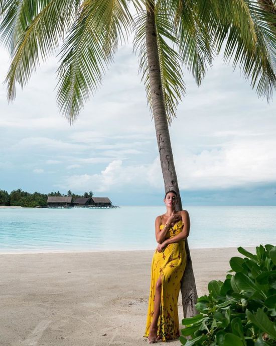 ياسمين صبري تشارك جمهورها صور إجازتها في المالديف