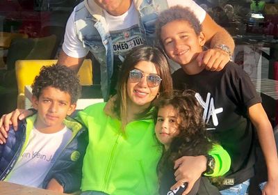 "عائلتي هي كل شيء".. محمد نور ينشر صورته بصحبة زوجته وأطفاله