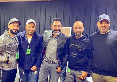 بالصور.. شاهد كواليس حفل عمرو مصطفى في الرياض