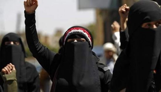 بين الموت والنزوح.. المرأة اليمنية تعاني ويلات انتهاكات الحوثي