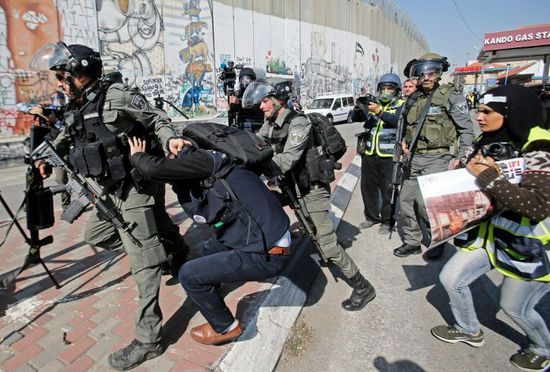 وزارة الإعلام الفلسطينية تطالب بتوفير الحماية للصحفيين