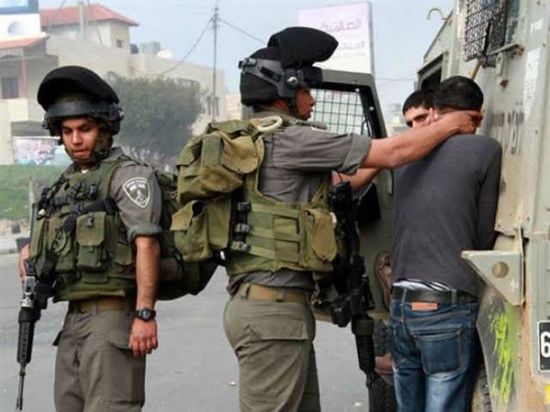 قوات الاحتلال الإسرائيلى تعتقل 10 فلسطينيين من الضفة الغربية