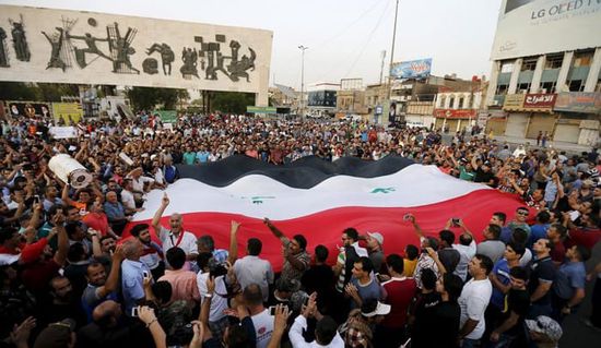 تدفق أعداد كبيرة من المتظاهرين على ساحة التحرير في بغداد