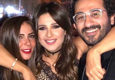 ياسمين عبدالعزيز تحتفل بعيد ميلاد منى زكي وأحمد حلمي (صورة)