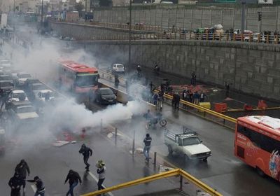  إيران.. إضرام النار في مباني حكومية ومصرفية ومقتل ضابطين في الحرس الثوري 