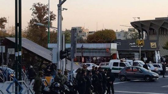 إعلامي سعودي يُلمح لاقتراب سقوط إيران