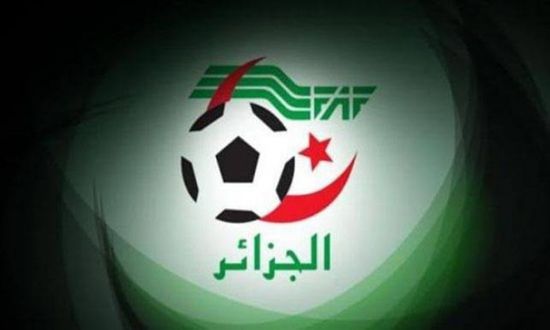 إيقاف ثلاثة لاعبين بالدوري الجزائري وتغريم أربعة أندية