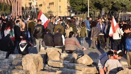 متظاهرو لبنان ينجحون في قطع الطرق المؤدية للبرلمان