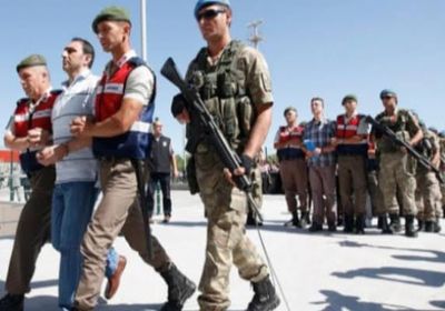 تركيا تعتقل ١٣٣ عسكريا للاشتباه في صلتهم بغولن