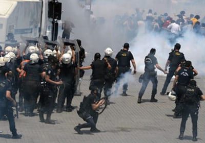 السلطات الإيرانية تعلن استمرار قطع "الإنترنت" بدعوى التأكد من عدم إساءة استخدامها