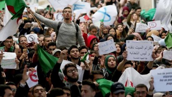 احتجاجات طلابية بالجزائر رفضا للانتخابات الرئاسية