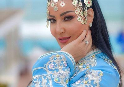 سمية الخشاب أنيقة بالقفطان المغربي في أحدث جلسة تصوير