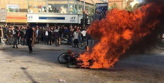 إيران تواصل القمع.. حملة اعتقالات ليلية ضد طلاب جامعة طهران 