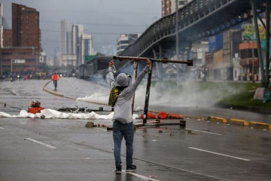 كولومبيا تشهد احتجاجات على تثبيت الحد الأدنى للأجور للعاملين والمعاشات