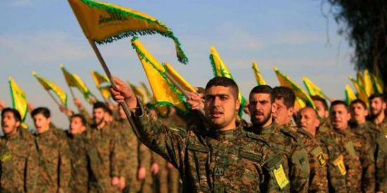 صحفي: حزب الله أخذ لبنان أسيرًا لمشروع إيران ومخططها