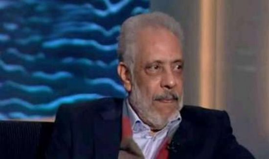 نبيل الحلفاوي يطمئن على صحة الكابتن محمود الخطيب 