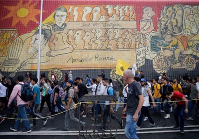 مظاهرات طلابية في كاراكاس لدعم مادورو وأخرى معارضة