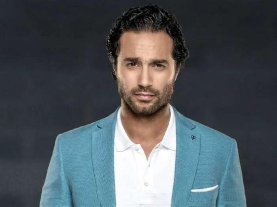 كريم فهمي يستعيد مع جمهوره ذكريات طفولته