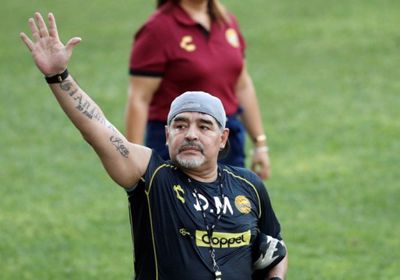 مارادونا يعود لتدريب خيمناسيا الأرجنتيني بعد أقل من 48 ساعة من استقالته