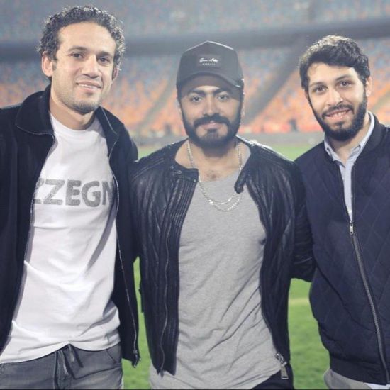 تامر حسني يشارك جمهوره كواليس حفل أمم أفريقيا (صور)