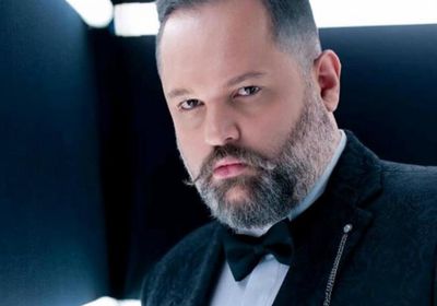 "من الطفولة".. محمد محمود عبد العزيز ينشر صورة نادرة مع والده