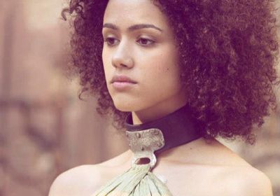 بطلة صراع العروش تزور معبد الكرنك بالأقصر (صور)