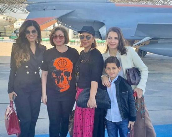 إلهام شاهين بصحبة أصالة وابنتها شام في زيارة لمتحف القوات الجوية بمصر