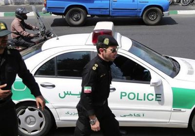 إيران تعتقل صحفيًا بارزًا لمعارضته حجب الإنترنت