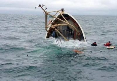 خفر السواحل الإيطالي ينقذ 143 مهاجرًا انقلب زورقهم في البحر