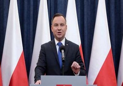رئيس الوزراء البولندي يدعو لإقامة قوس النصر احتفالا بالانتصار في وارسو
