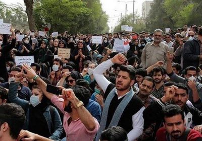 سياسي سعودي: الحل في إيران ليس اقتصاديًا بل بتغيير النظام!