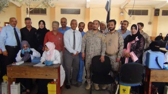 تحصين 10 آلاف طالب من الإنفلونزا في عدن (صور)