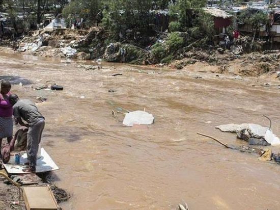 مقتل 43 شخصا بسبب فيضانات وأمطار غزيرة بكينيا