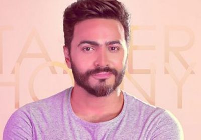 بالفيديو.. تامر حسني يعلن عن تقنية جديدة بحفلاته الغنائية 
