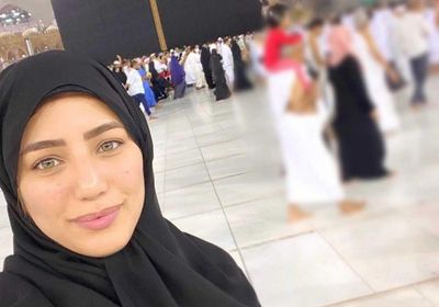 هايدي موسى تؤدي مناسك العمرة بعد حفلها بموسم الرياض