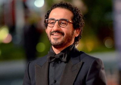 أحمد حلمي يمازح جمهوره بصورة نادرة من طفولته