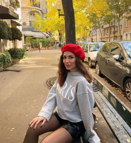 سارة نخلة تشارك جمهورها صورها أثناء تجوالها بشوارع باريس