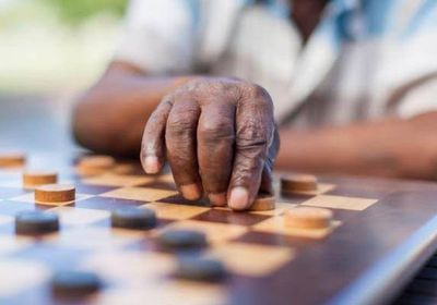 دراسة: ألعاب الطاولة تحمي ذاكرة كبار السن