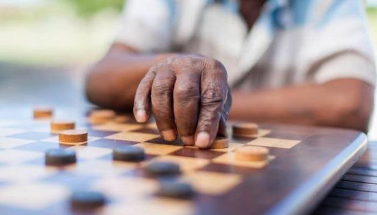 دراسة: ألعاب الطاولة تحمي ذاكرة كبار السن
