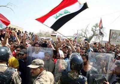  متظاهرون يطوقون مقر قوات مكافحة الشغب في الديوانية بالعراق