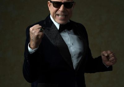 بالصور.. شريف منير يخضع لجلسة تصوير جديدة